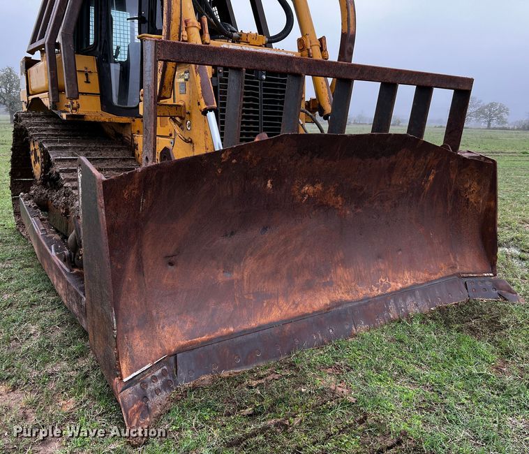 image for item DQ1940 2004 Caterpillar D6R XW Series II  dozer