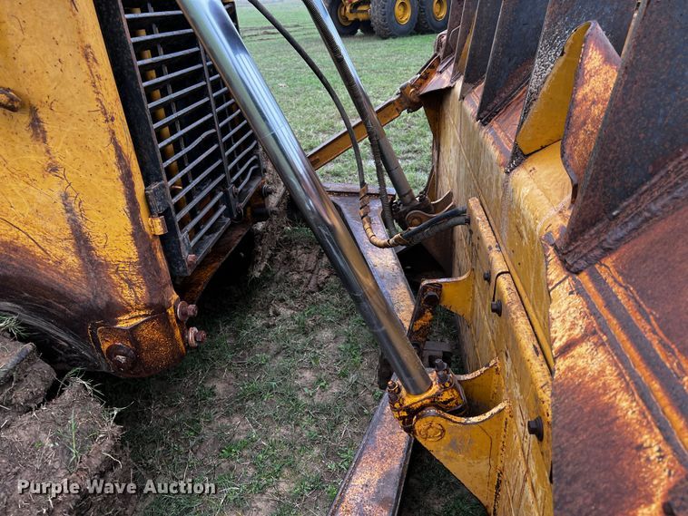 image for item DQ1940 2004 Caterpillar D6R XW Series II  dozer