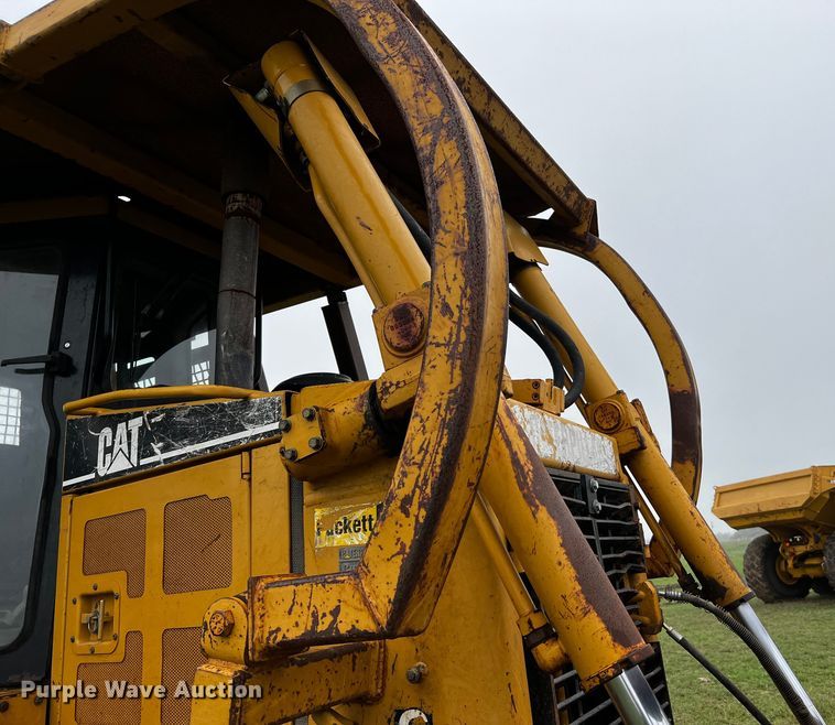 image for item DQ1940 2004 Caterpillar D6R XW Series II  dozer