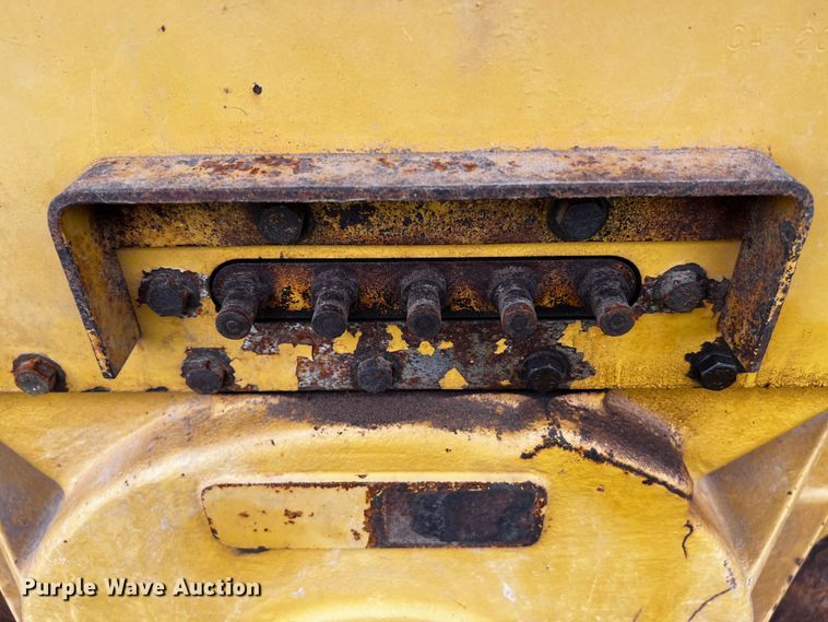 image for item DQ1940 2004 Caterpillar D6R XW Series II  dozer