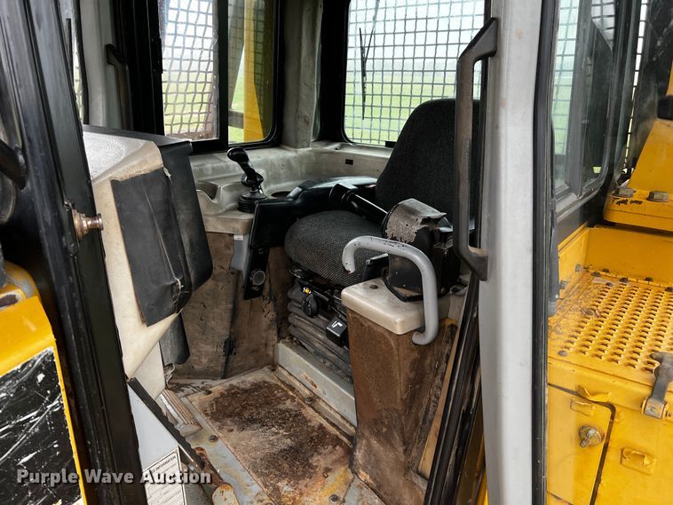 image for item DQ1940 2004 Caterpillar D6R XW Series II  dozer