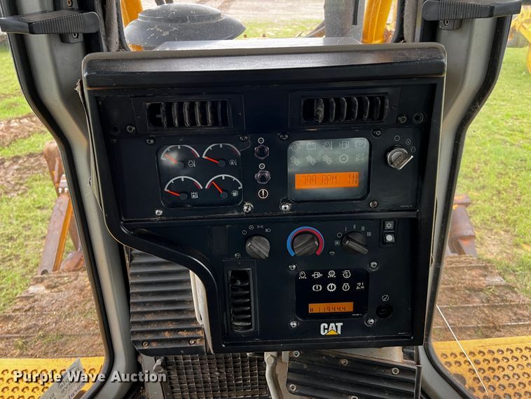 image for item DQ1940 2004 Caterpillar D6R XW Series II  dozer