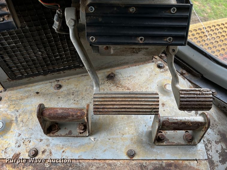 image for item DQ1940 2004 Caterpillar D6R XW Series II  dozer