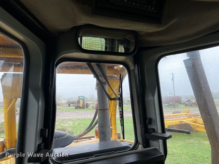 image for item DQ1940 2004 Caterpillar D6R XW Series II  dozer