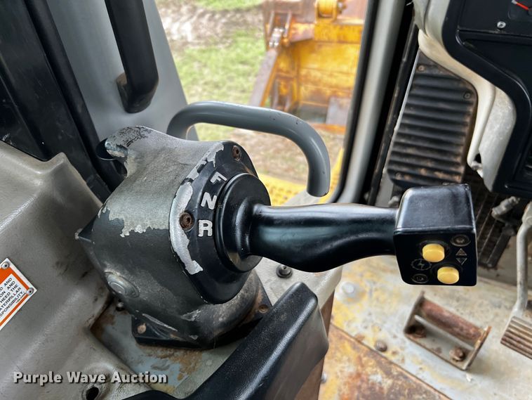 image for item DQ1940 2004 Caterpillar D6R XW Series II  dozer