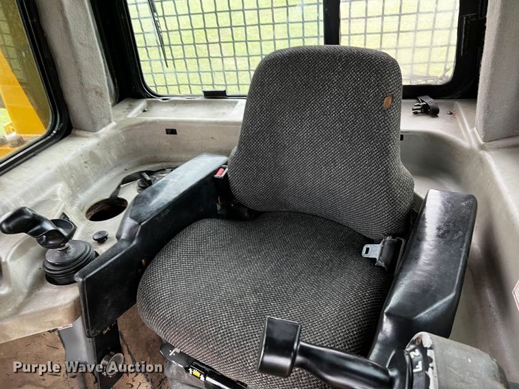 image for item DQ1940 2004 Caterpillar D6R XW Series II  dozer
