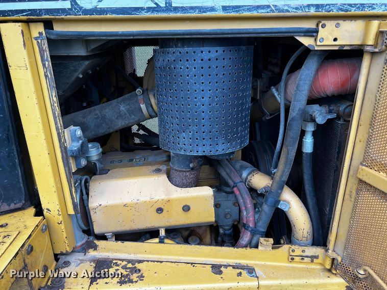 image for item DQ1940 2004 Caterpillar D6R XW Series II  dozer