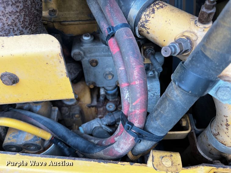 image for item DQ1940 2004 Caterpillar D6R XW Series II  dozer