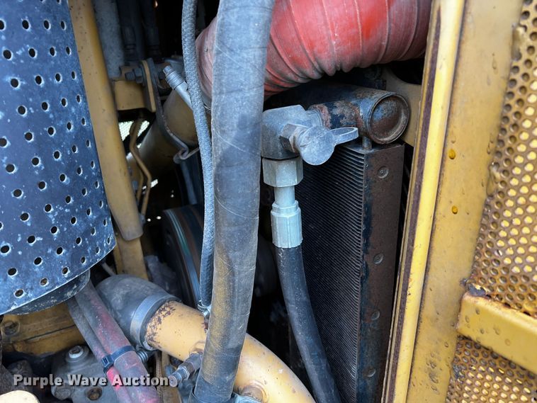 image for item DQ1940 2004 Caterpillar D6R XW Series II  dozer