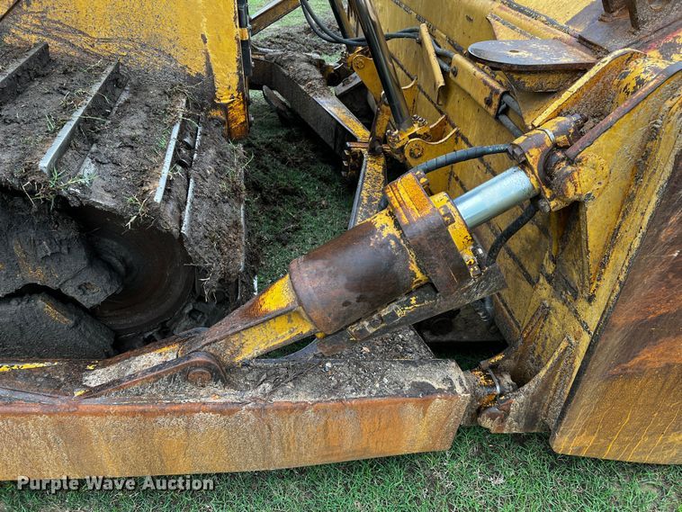 image for item DQ1941 2004 Caterpillar D6R XW Series II  dozer