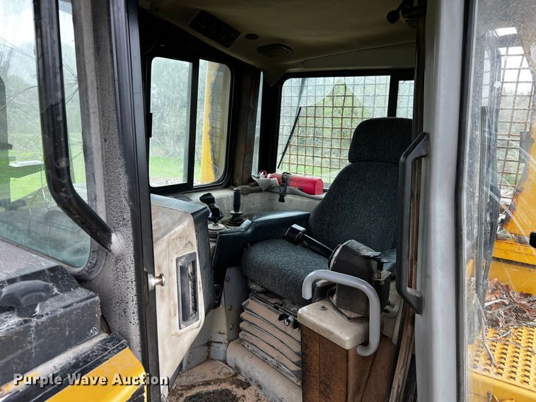 image for item DQ1941 2004 Caterpillar D6R XW Series II  dozer
