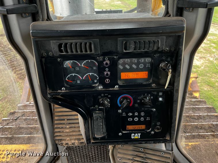 image for item DQ1941 2004 Caterpillar D6R XW Series II  dozer