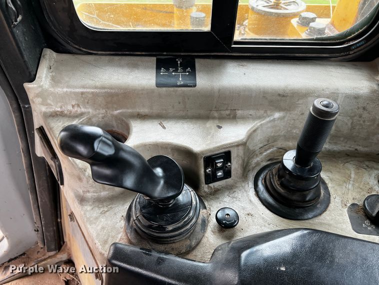 image for item DQ1941 2004 Caterpillar D6R XW Series II  dozer