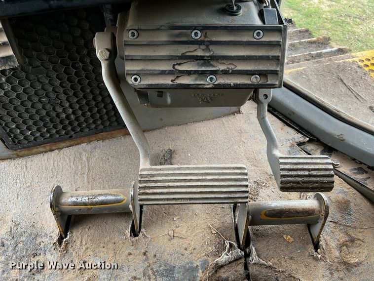 image for item DQ1941 2004 Caterpillar D6R XW Series II  dozer