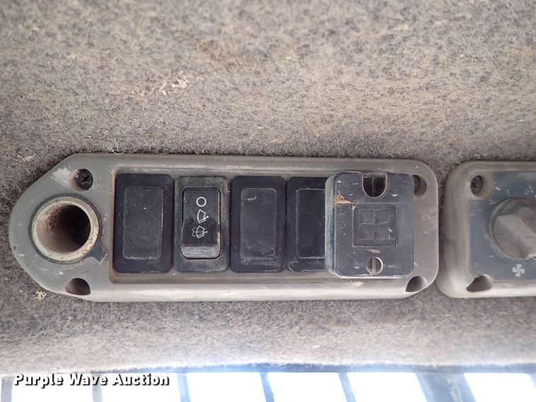 image for item DQ4955 Bobcat 773  skid steer loader