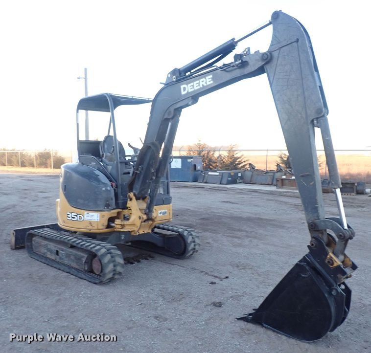 image for item DQ5016 2012 John Deere 35D  mini excavator