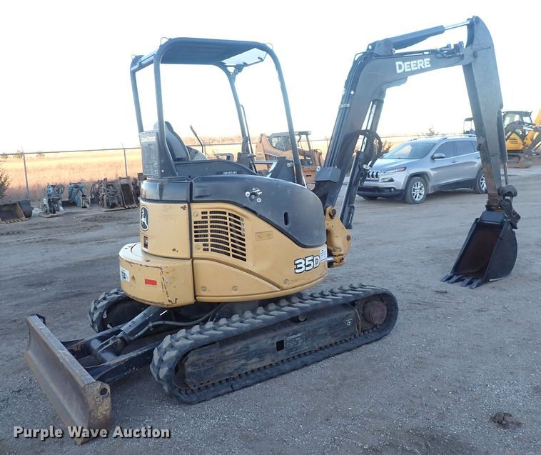 image for item DQ5016 2012 John Deere 35D  mini excavator