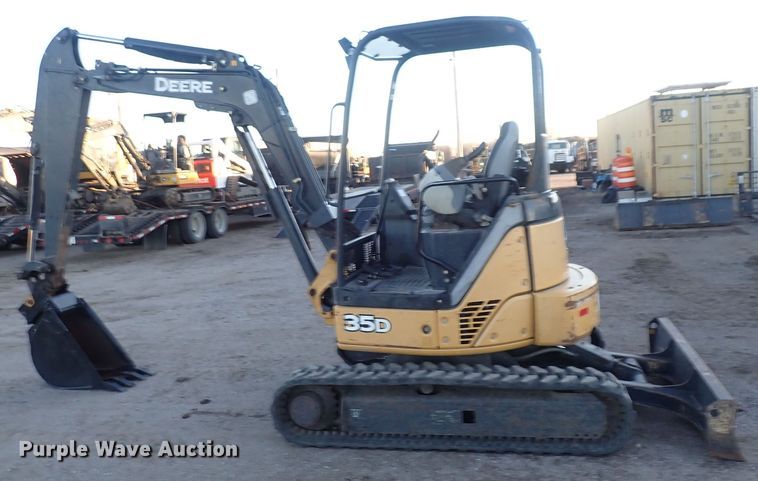 image for item DQ5016 2012 John Deere 35D  mini excavator