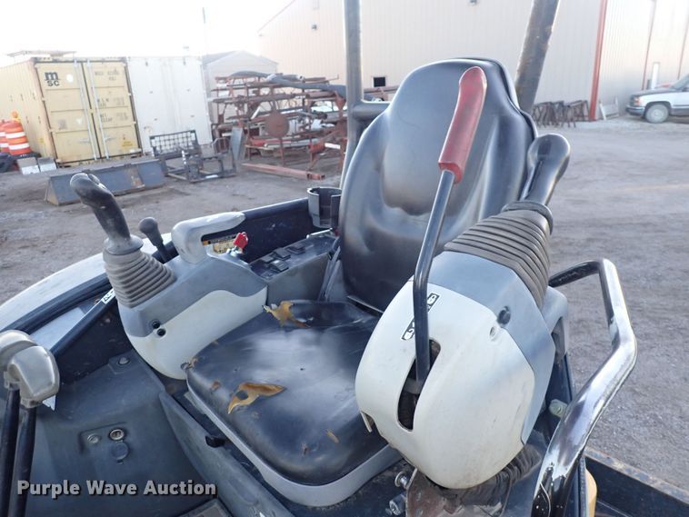 image for item DQ5016 2012 John Deere 35D  mini excavator