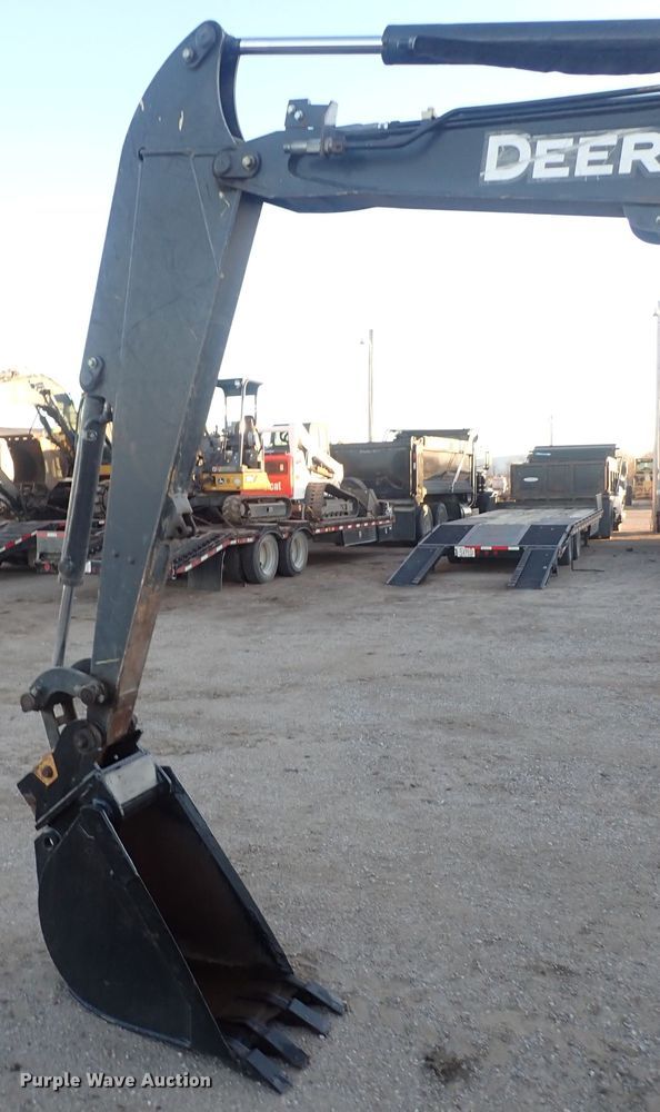 image for item DQ5016 2012 John Deere 35D  mini excavator