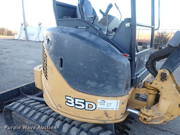 image for item DQ5016 2012 John Deere 35D  mini excavator