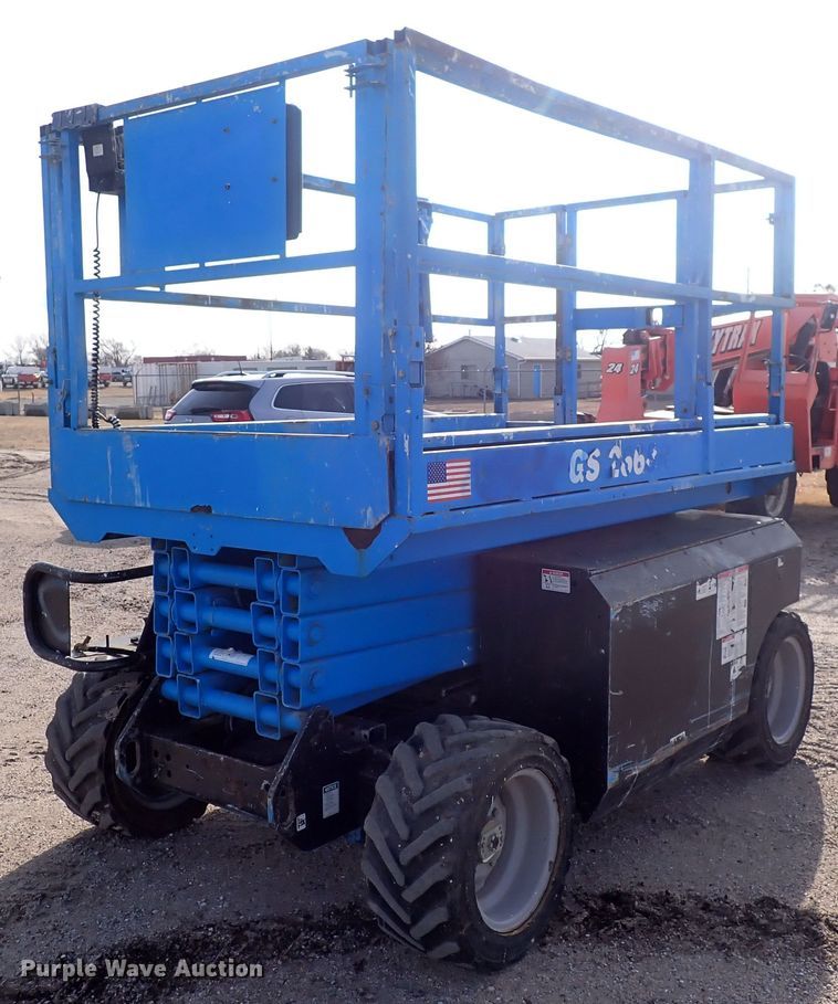 image for item DQ5020 2007 Genie GS-2668  scissor lift