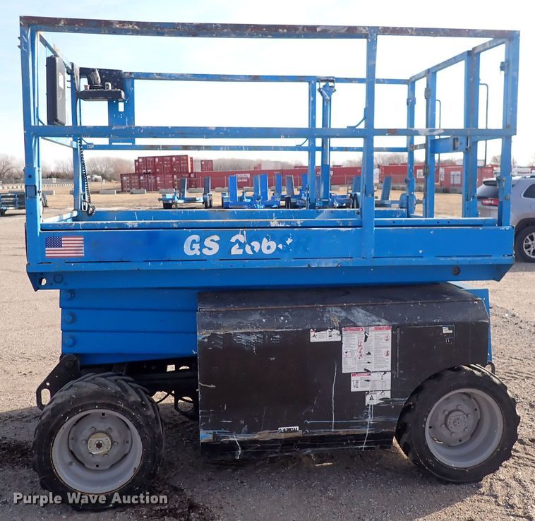 image for item DQ5020 2007 Genie GS-2668  scissor lift