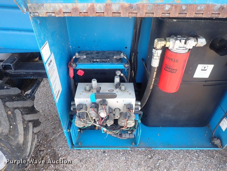 image for item DQ5020 2007 Genie GS-2668  scissor lift