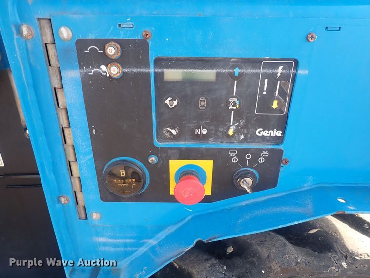 image for item DQ5020 2007 Genie GS-2668  scissor lift