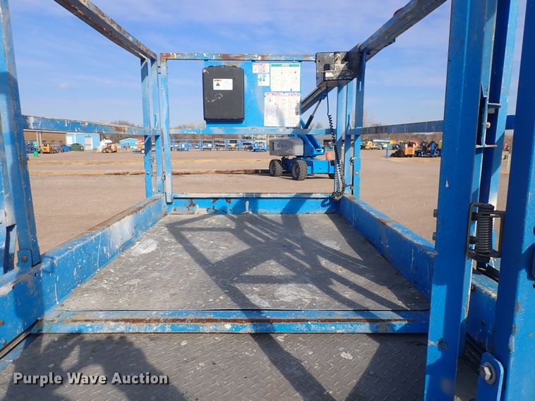 image for item DQ5020 2007 Genie GS-2668  scissor lift