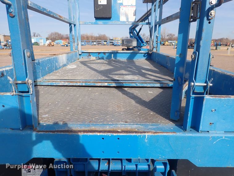 image for item DQ5020 2007 Genie GS-2668  scissor lift