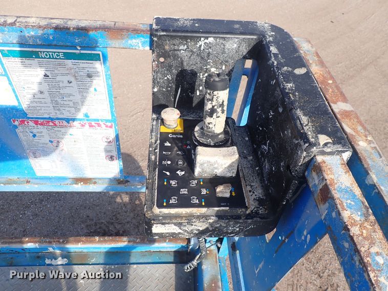image for item DQ5020 2007 Genie GS-2668  scissor lift