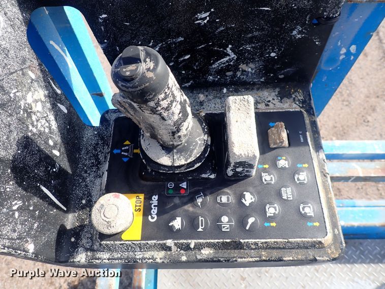 image for item DQ5020 2007 Genie GS-2668  scissor lift