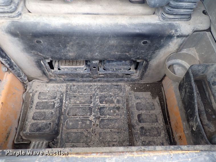 image for item DQ5043 2016 Case SR270  skid steer loader