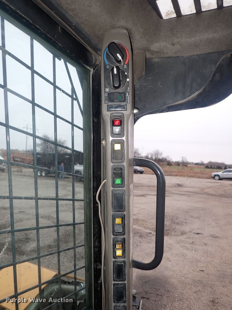 image for item DQ5043 2016 Case SR270  skid steer loader