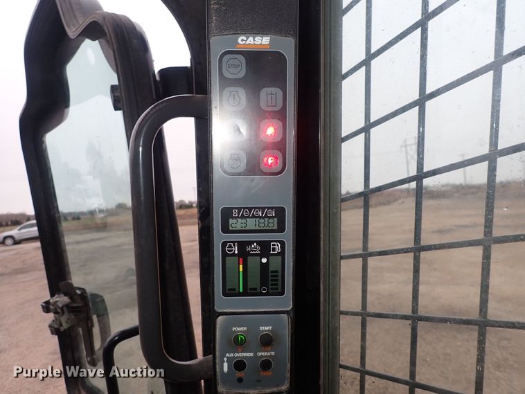 image for item DQ5043 2016 Case SR270  skid steer loader