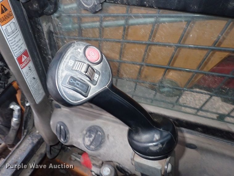 image for item DQ5043 2016 Case SR270  skid steer loader