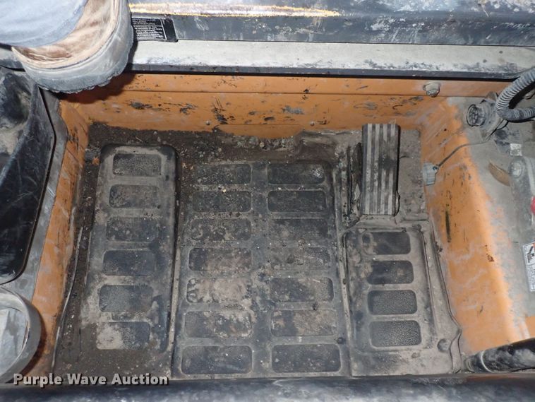 image for item DQ5043 2016 Case SR270  skid steer loader