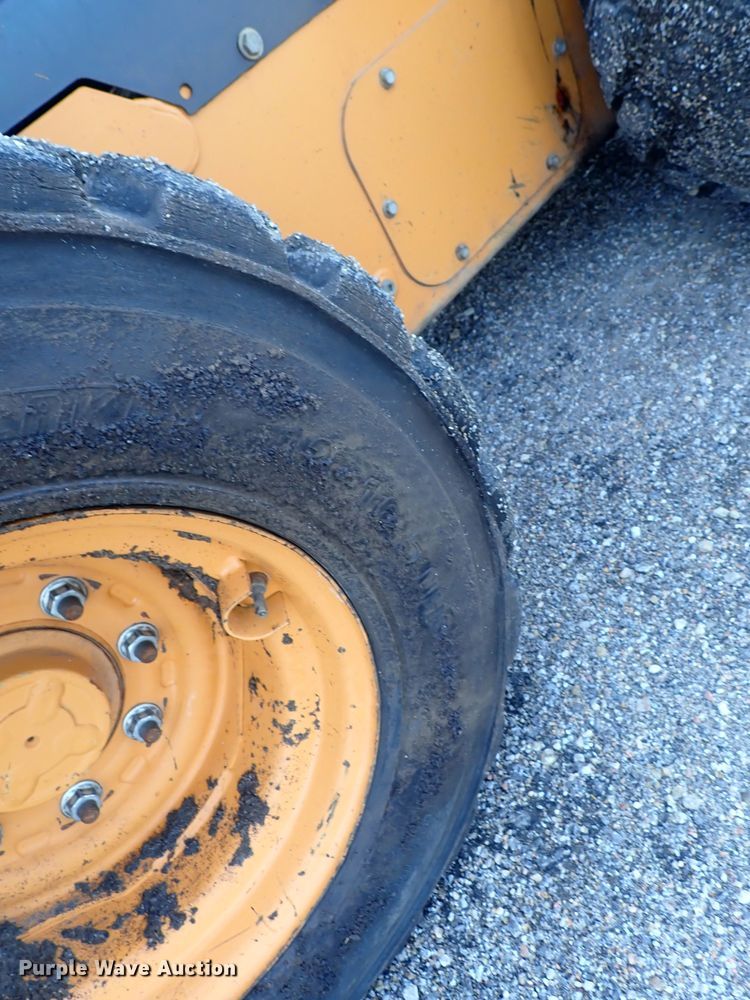 image for item DQ5043 2016 Case SR270  skid steer loader