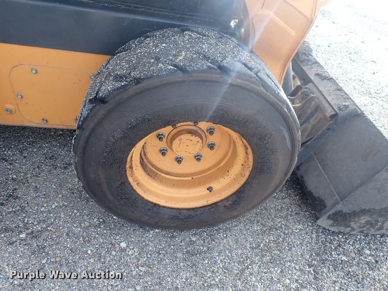 image for item DQ5043 2016 Case SR270  skid steer loader