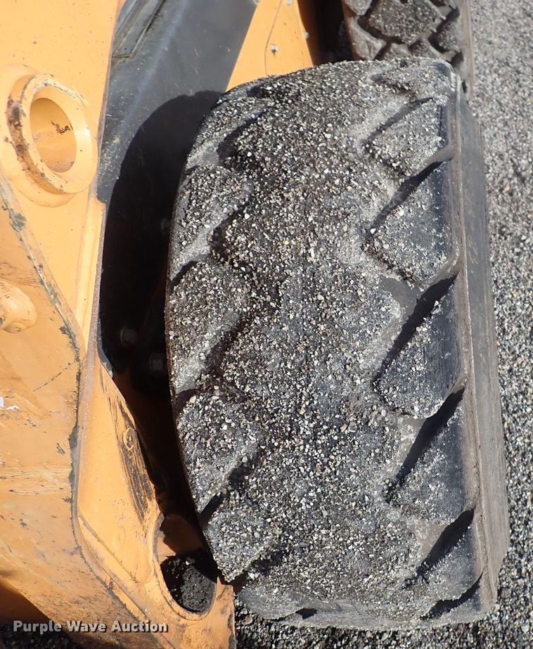 image for item DQ5043 2016 Case SR270  skid steer loader