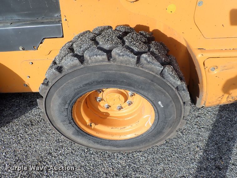 image for item DQ5043 2016 Case SR270  skid steer loader