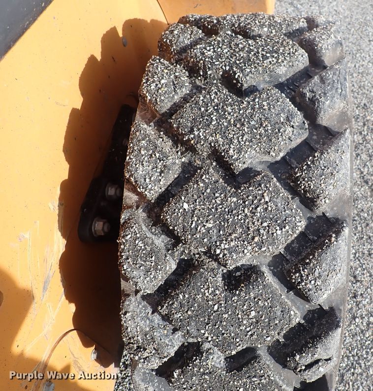 image for item DQ5043 2016 Case SR270  skid steer loader