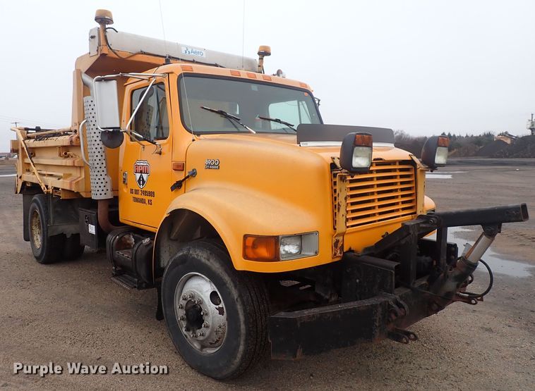 image for item DQ5044 2001 International 4900  dump truck