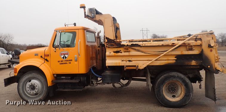 image for item DQ5044 2001 International 4900  dump truck