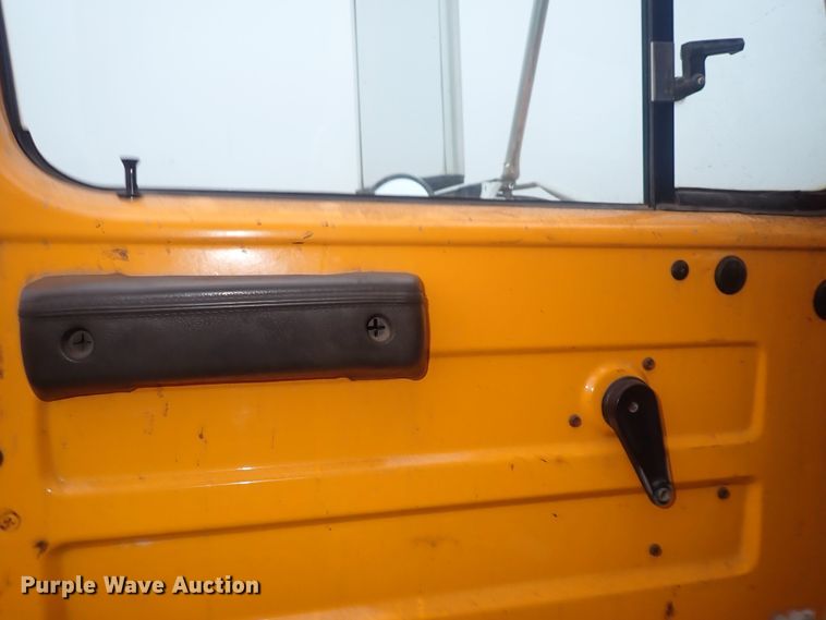 image for item DQ5044 2001 International 4900  dump truck