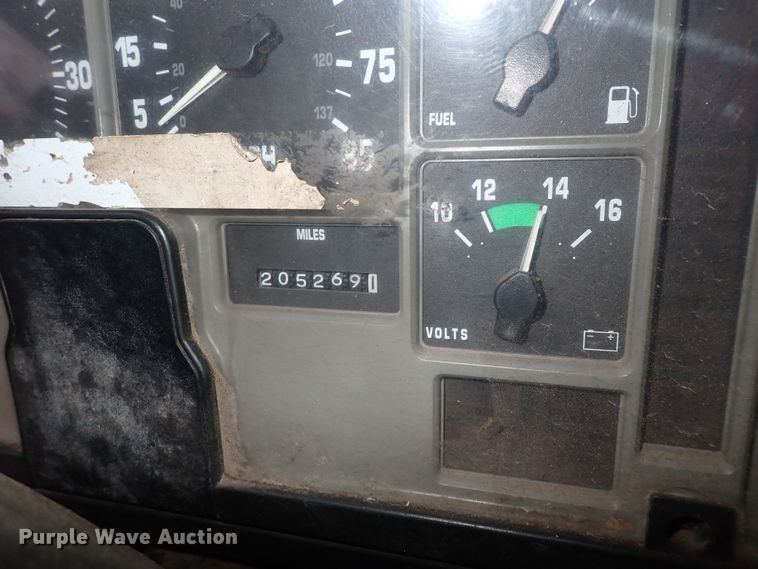 image for item DQ5044 2001 International 4900  dump truck