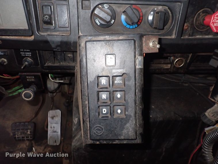 image for item DQ5044 2001 International 4900  dump truck