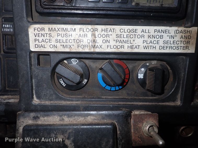 image for item DQ5044 2001 International 4900  dump truck