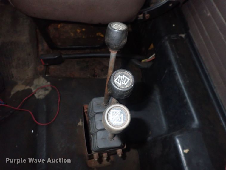 image for item DQ5044 2001 International 4900  dump truck